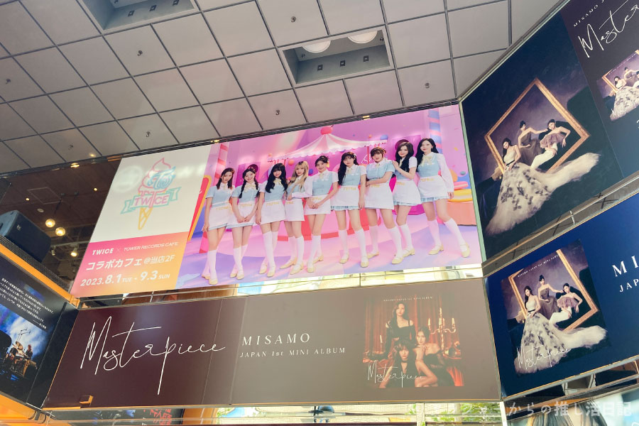 TWICEコラボカフェ　TOWER RECORDS CAFE　タワレコカフェ　タワーレコード　渋谷店　タワレコ渋谷　評判　クチコミ　待ち時間　口コミ　感想　メニュー　予約　どのくらい待った　店内　写真　ナヨンのラムネドリンク　ジョンヨンのキウイドリンク　TW-ICE　ソルト　グリーンアップル　トリプルベリー　特典　スーベニア　ステッカー　ポストカード　JYP　KPOP　期間　土日　休日